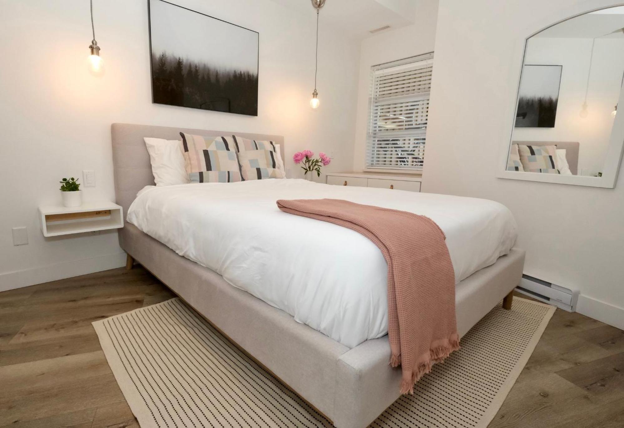 2br 2ba Family-friendly Mountain Escape W Scenic Views, Perfect Village Location Near To Shops, Cafes, Olympic Rings Apartment