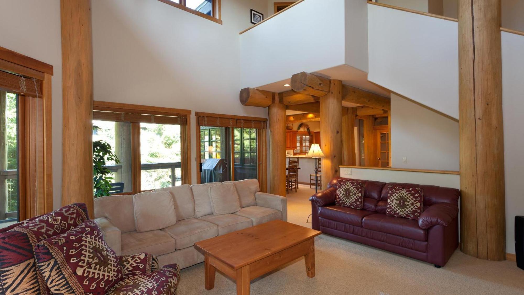 Holiday home Taluswood 41 | Spacious Cabin-style W/ Access, Private Hot Tub & Media Den Whistler
