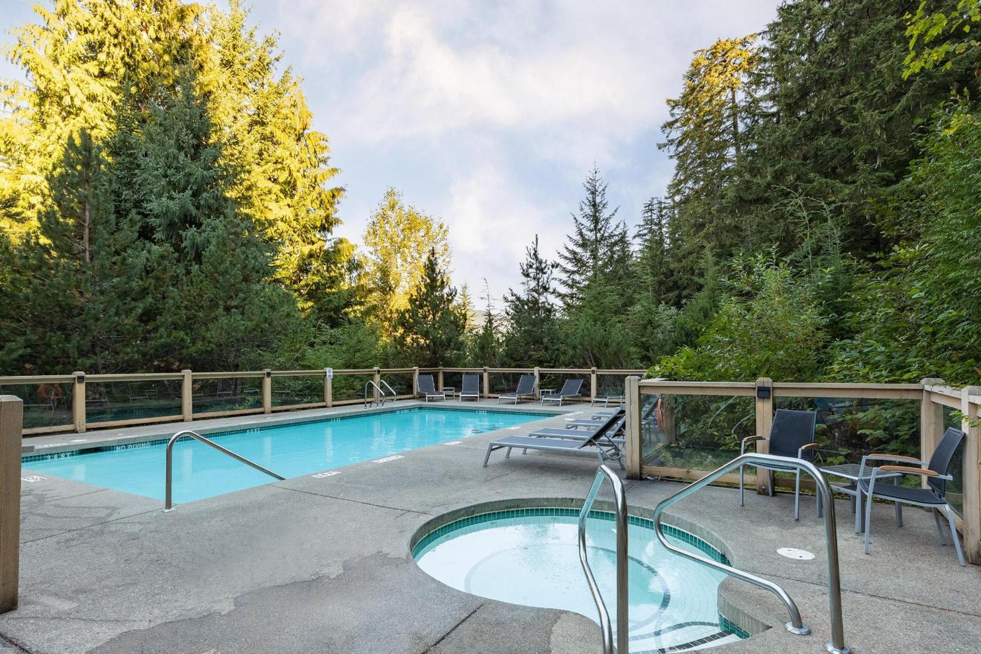 Taluswood 41 | Spacious Cabin-style W/ Access, Private Hot Tub & Media Den Holiday home Whistler