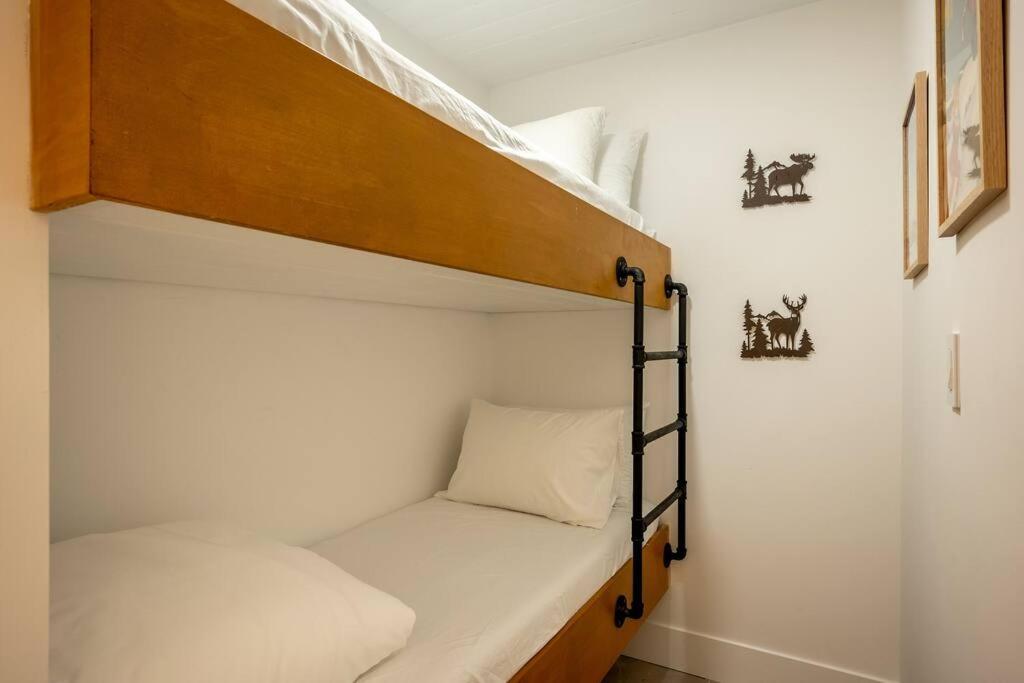 Apartment Powder & Pines Luxury Whistler