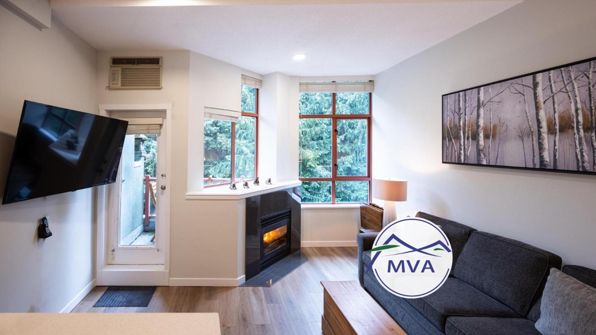 Alpenglow Snooze With Den By Mva Apartment Whistler