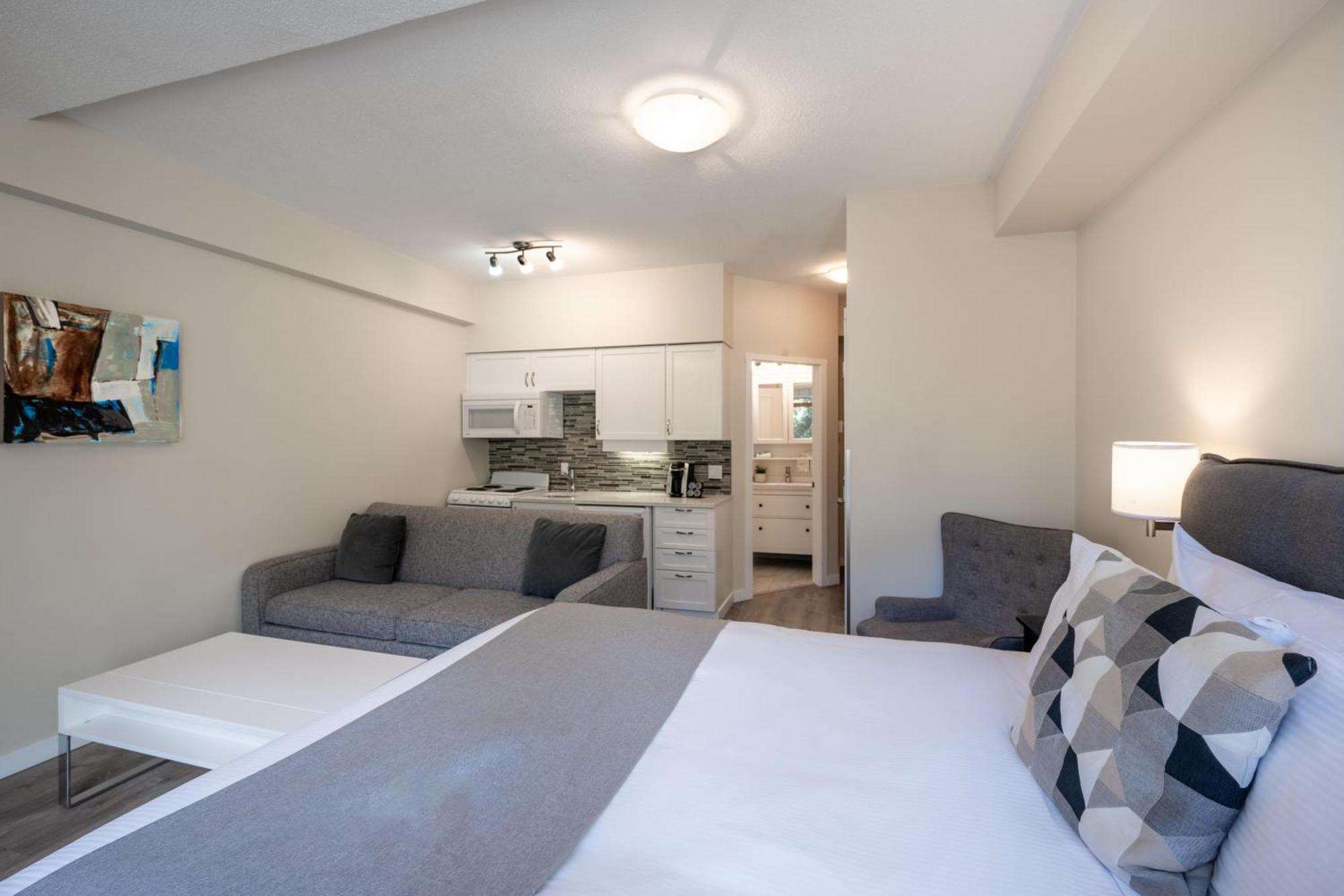 Apartment Alpenglow Sunny With Sitting Area By Mva Whistler