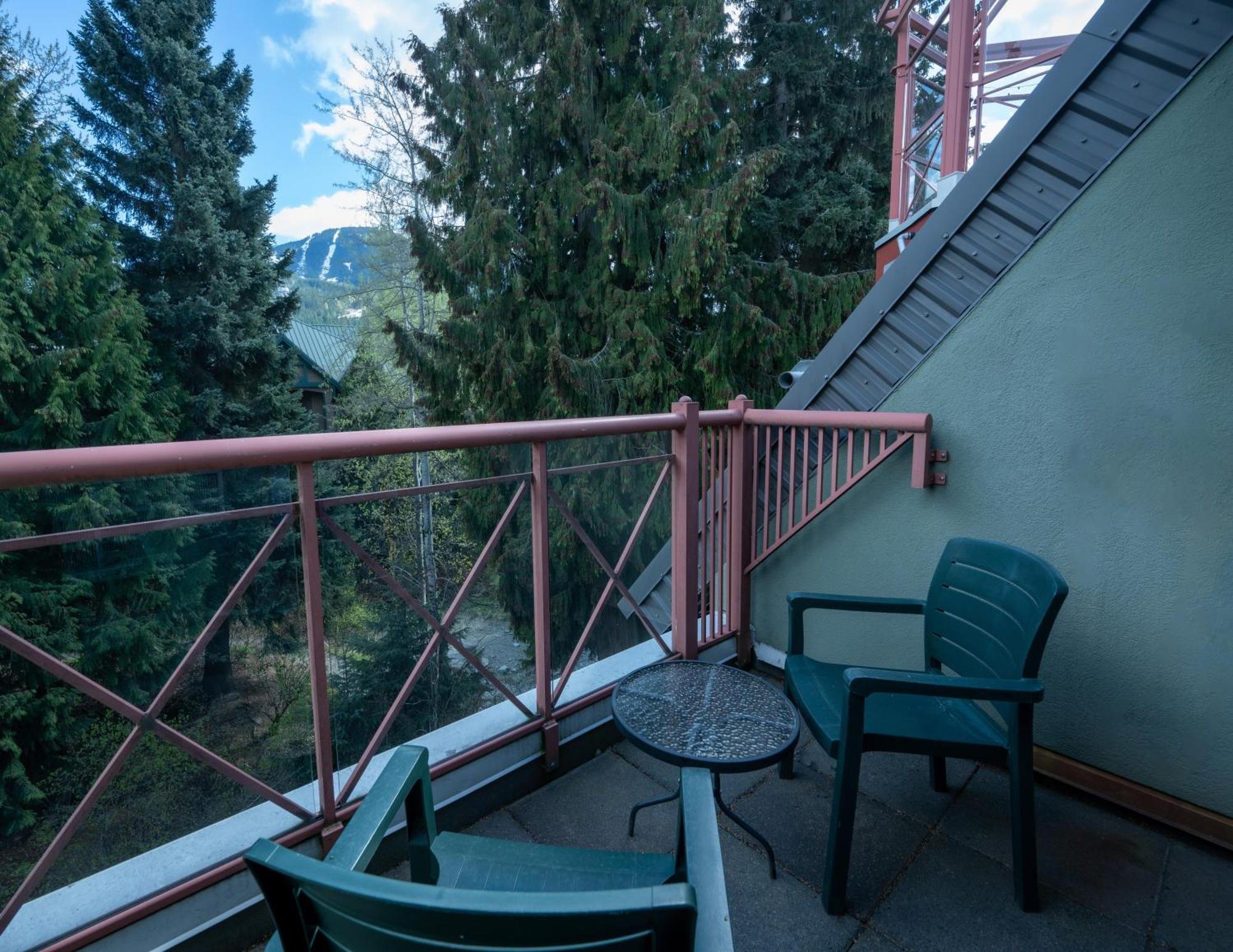 Apartment Alpenglow Sunny With Sitting Area By Mva Whistler