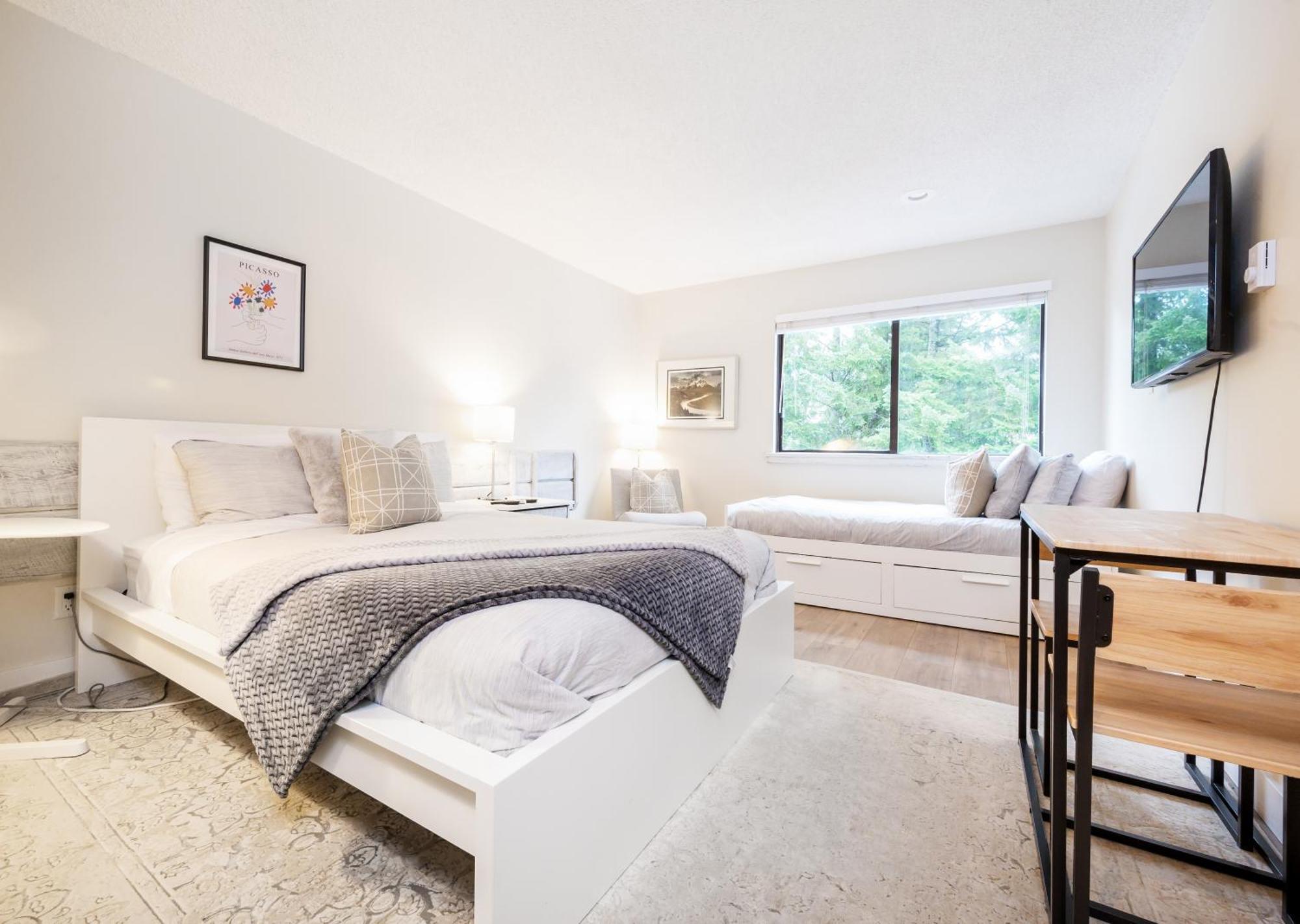 Apartment Cozy Creek Den - W Hot Tub And Pool Whistler