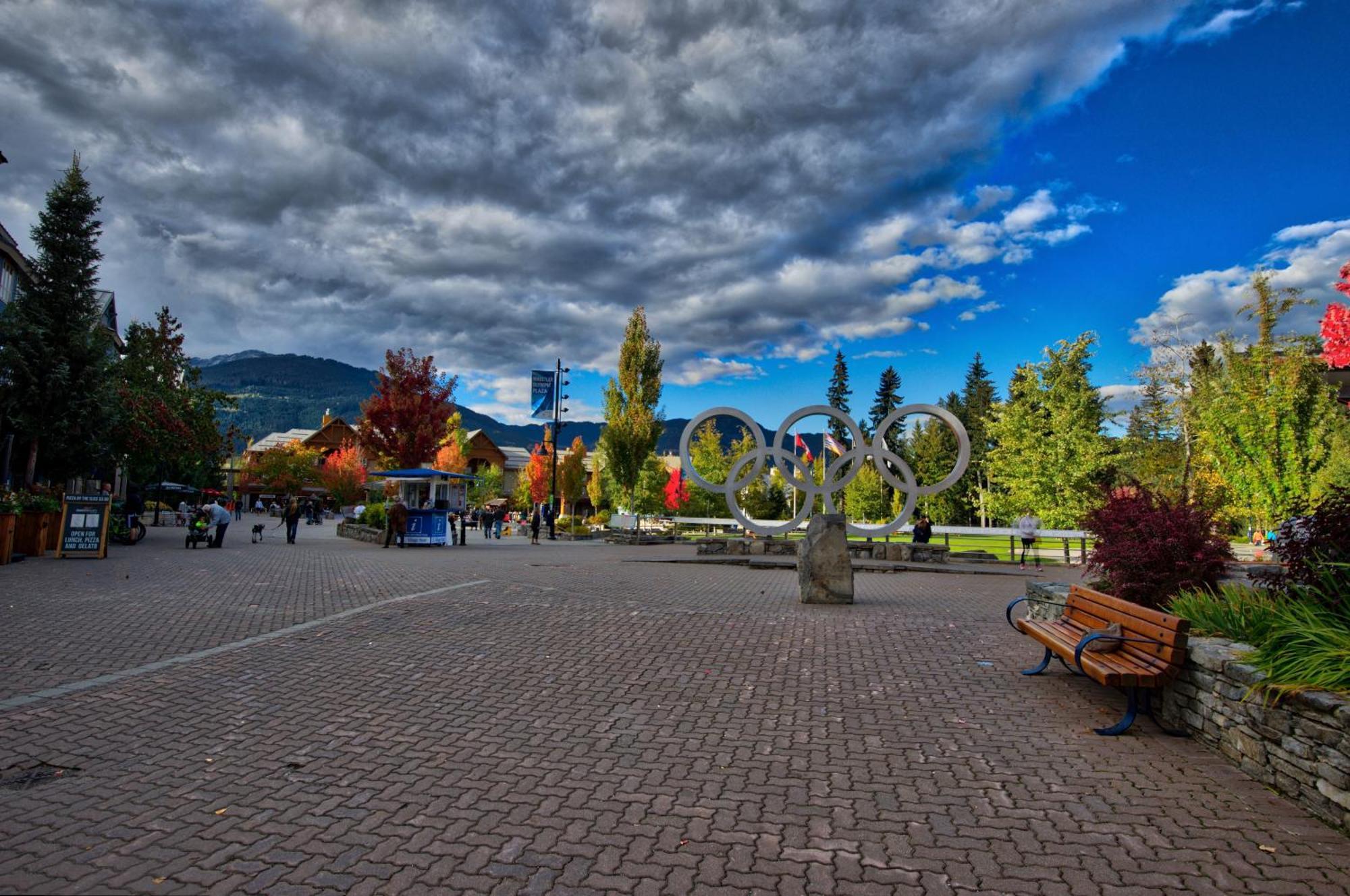 Apartment Upscale Modern Whistler