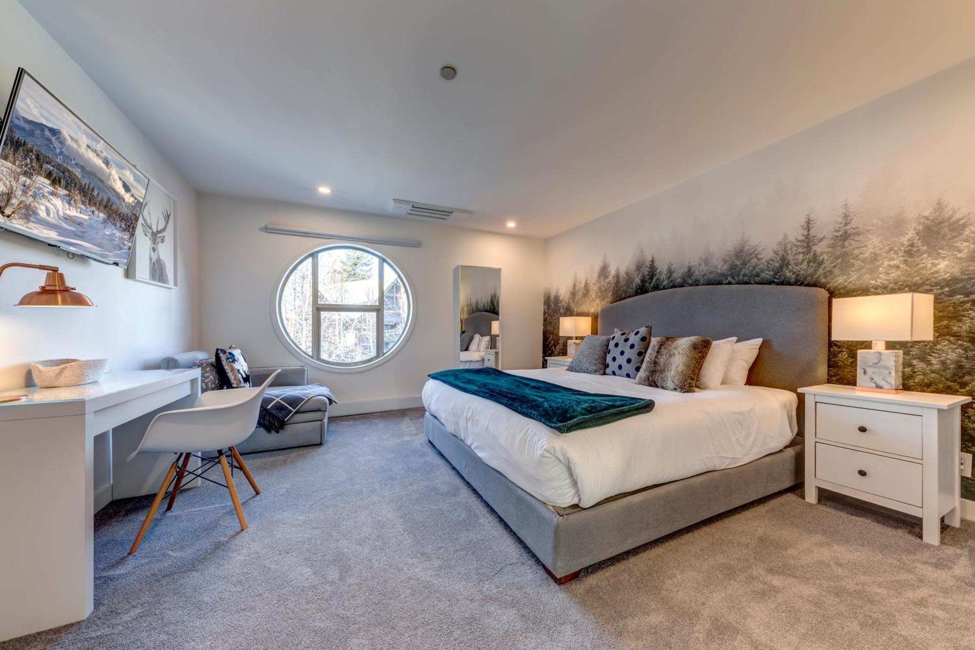 The Lookout Penthouse // A Luxe In Apartment Whistler