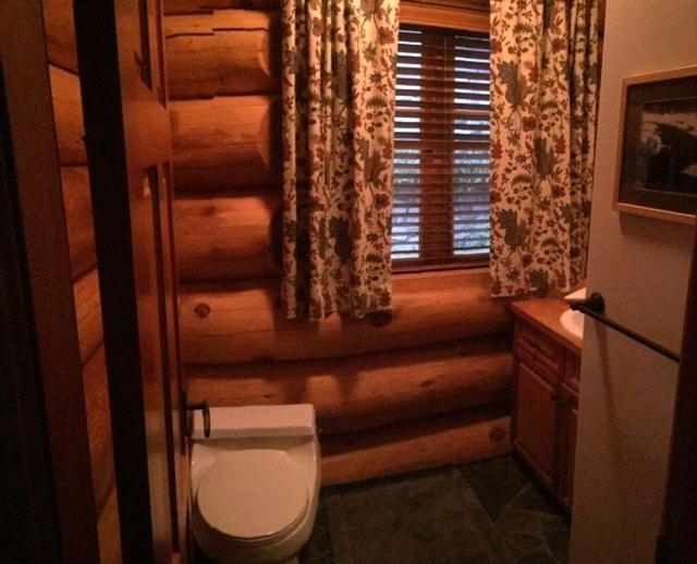 Beautiful 5 Bedroom Log With Spectacular Views * Whistler