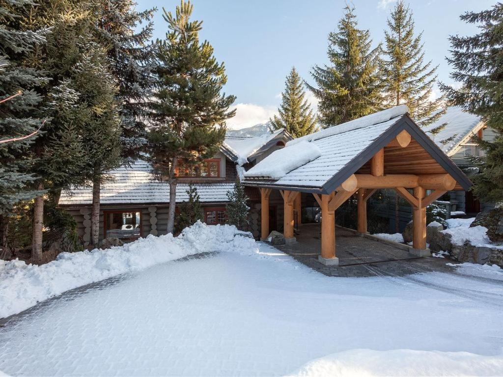 Beautiful 5 Bedroom Log With Spectacular Views * Whistler