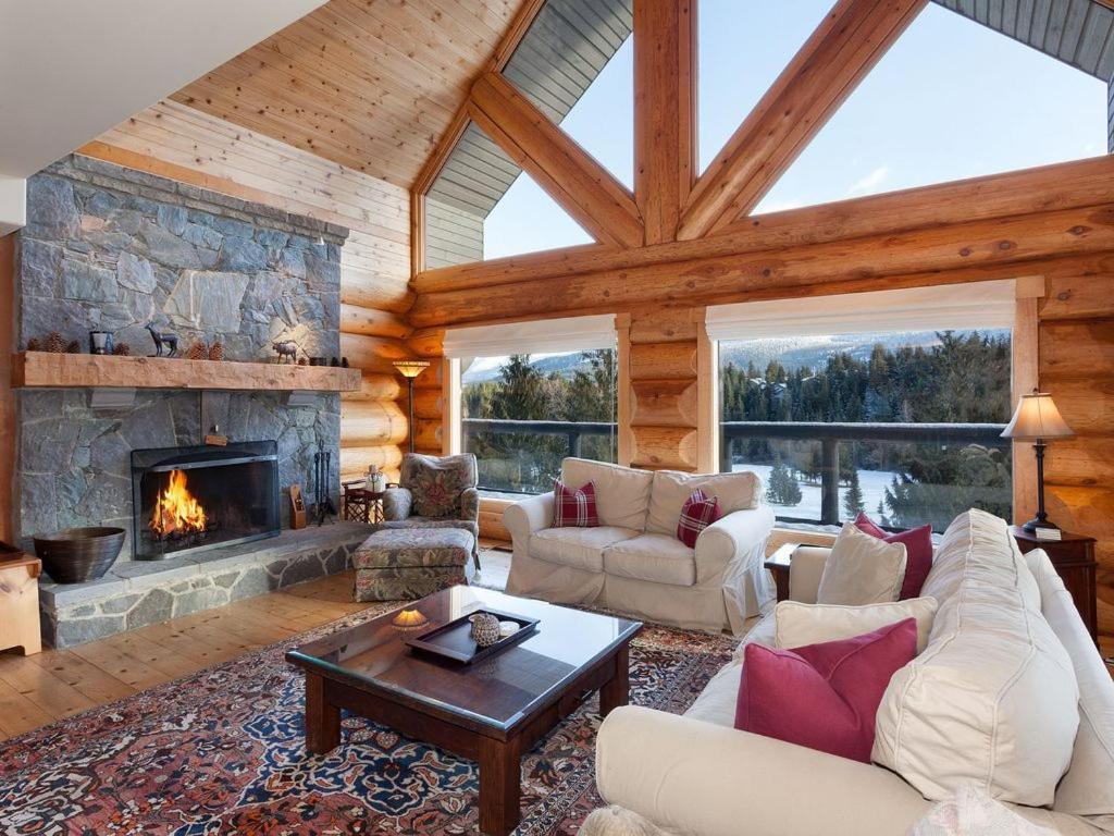 Beautiful 5 Bedroom Log With Spectacular Views * Whistler