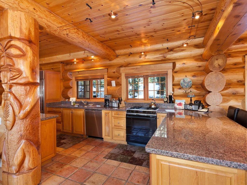 Holiday home Beautiful 5 Bedroom Log With Spectacular Views