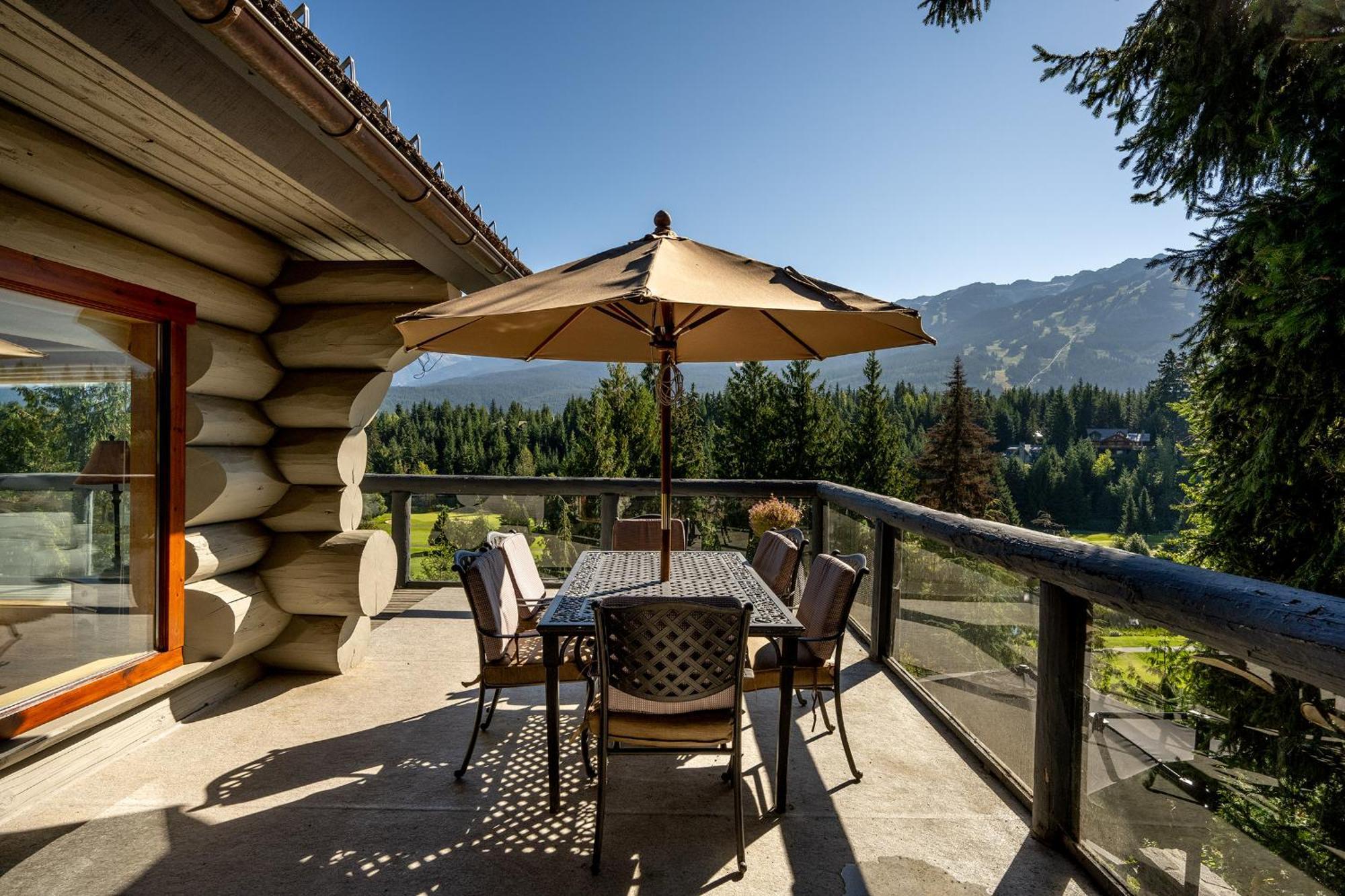Beautiful 5 Bedroom Log With Spectacular Views Holiday home Whistler