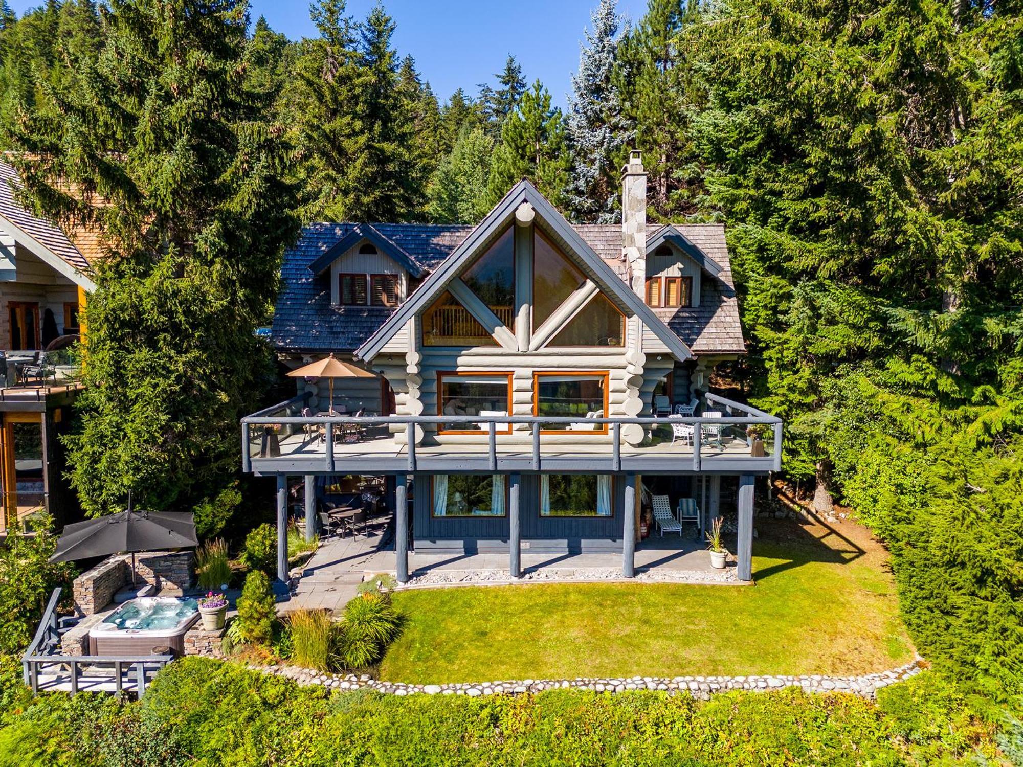 Beautiful 5 Bedroom Log With Spectacular Views Whistler