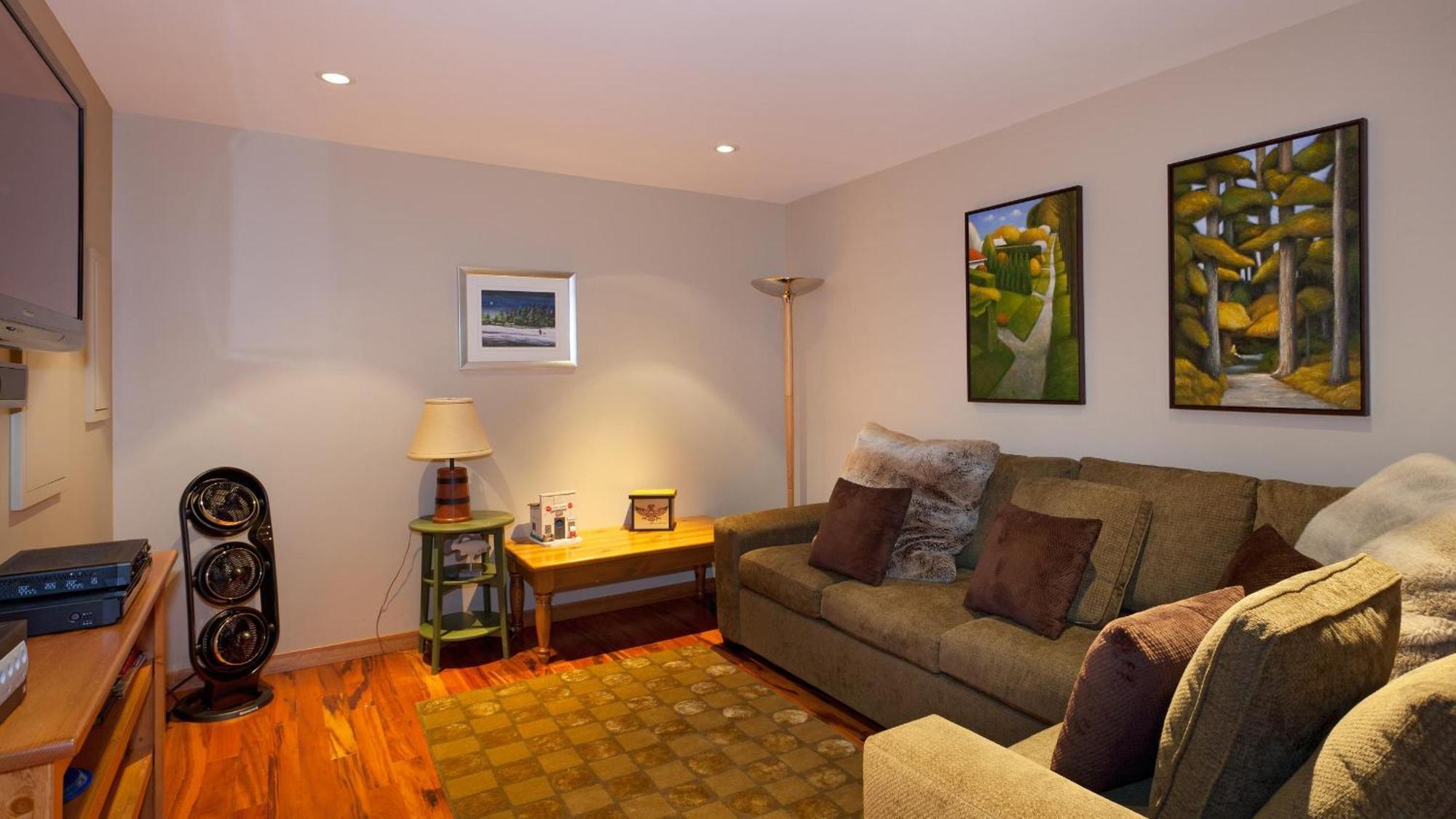 Taluswood 41 | Spacious Cabin-style W/ Access, Private Hot Tub & Media Den Whistler