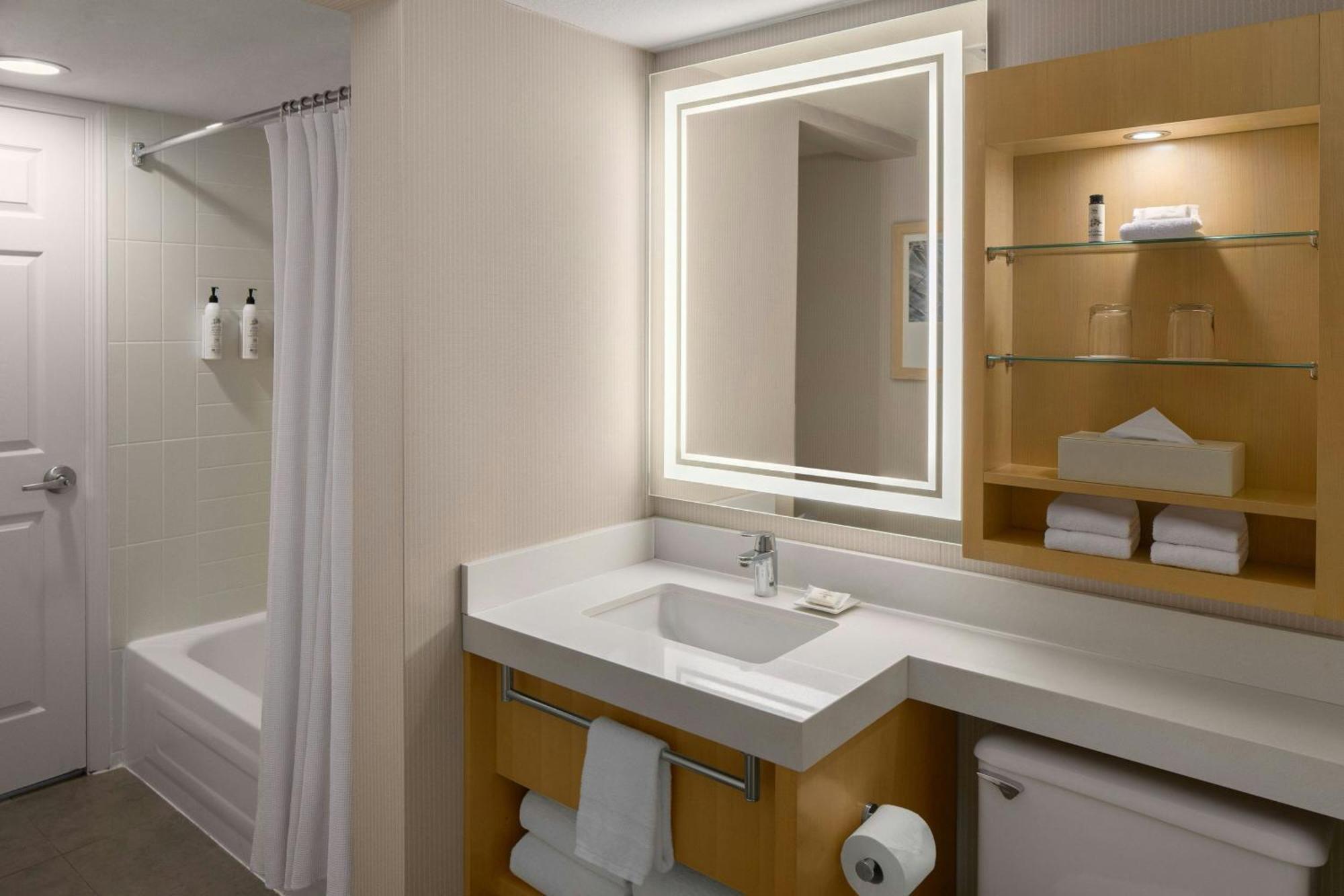 Delta By Marriott Village 4*