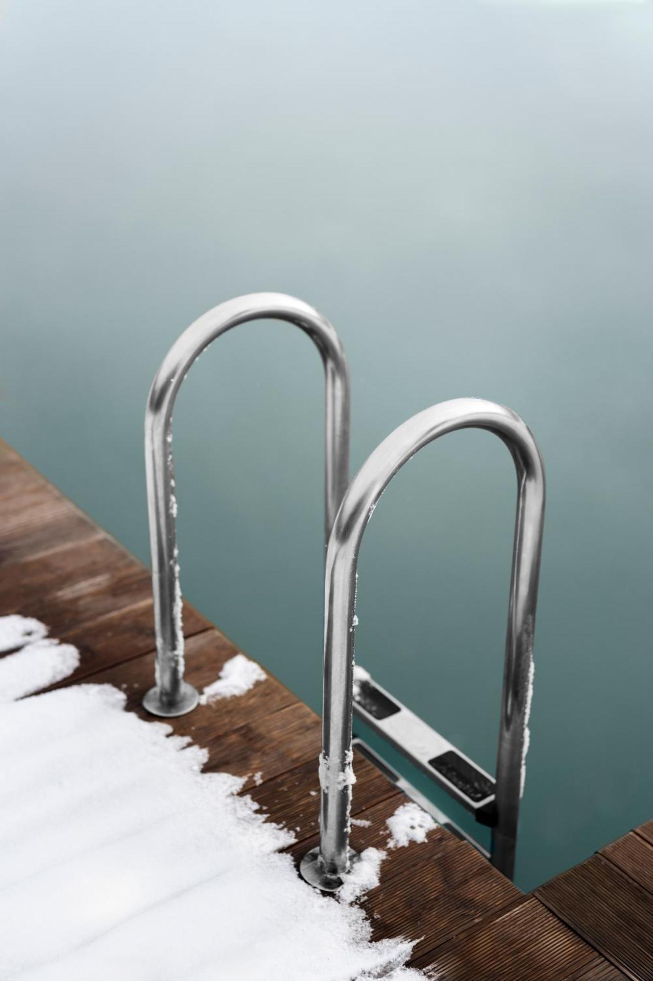 Lakeside Hideaway Apartment Whistler