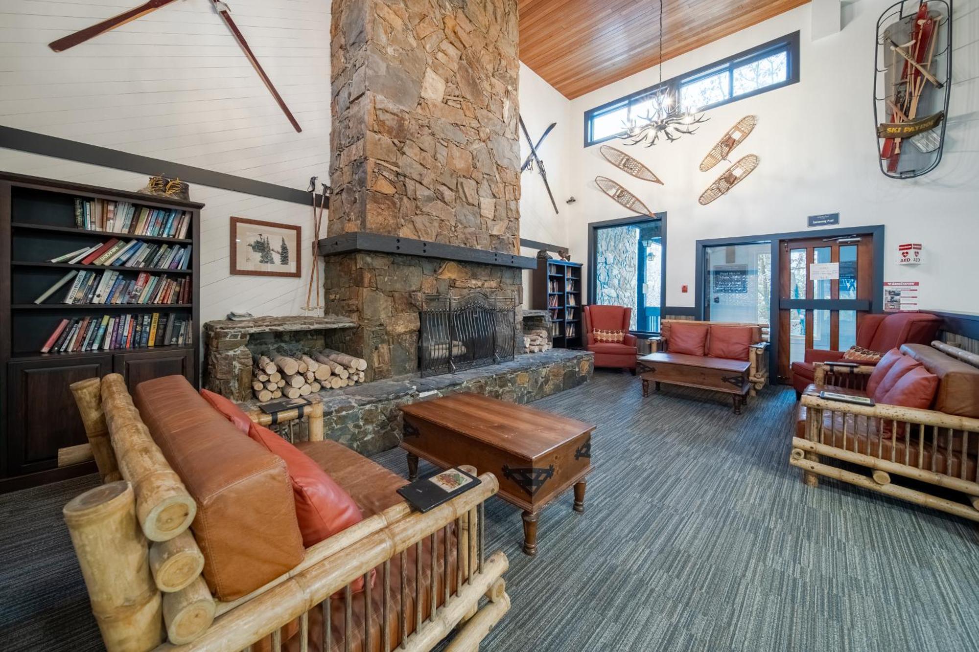 Lakeside Hideaway Apartment