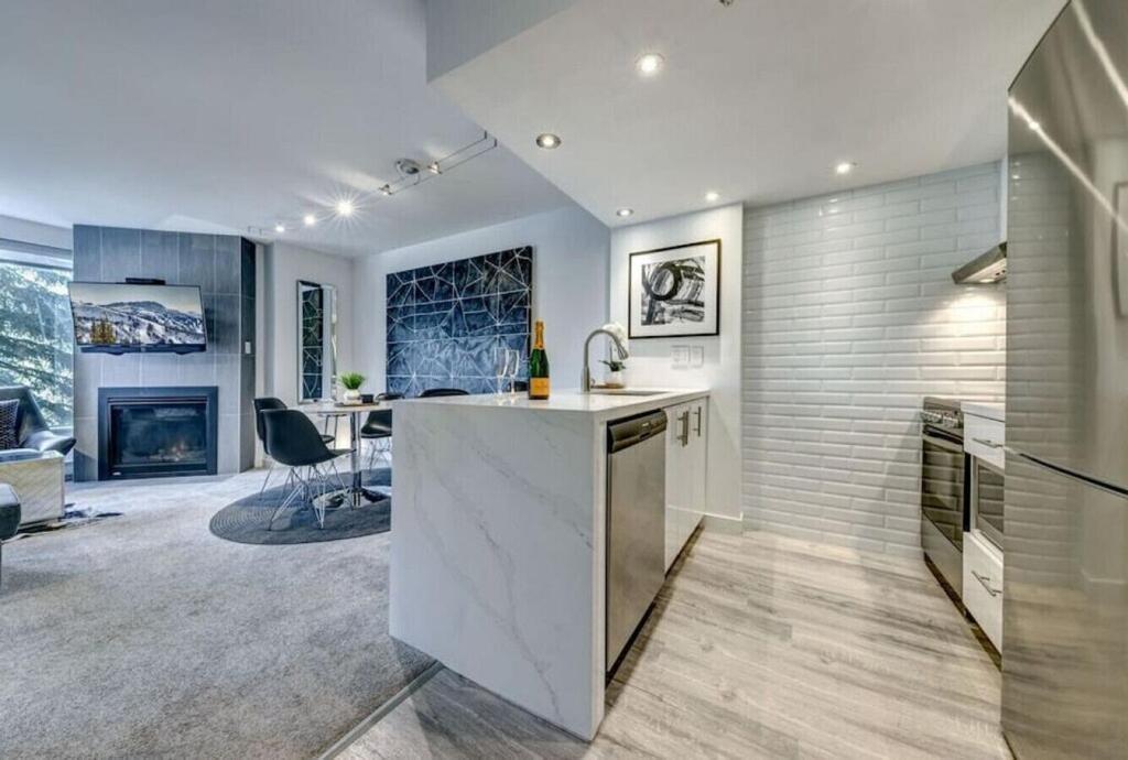 Ski-in-out, Pool, Hot Tub, Sauna *