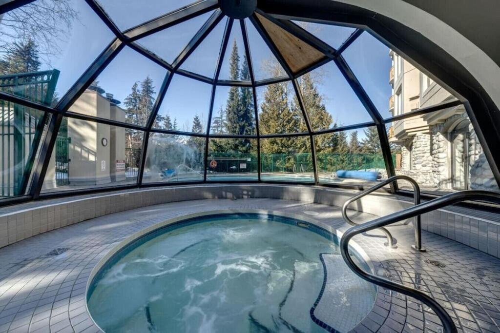 Ski-in-out, Pool, Hot Tub, Sauna