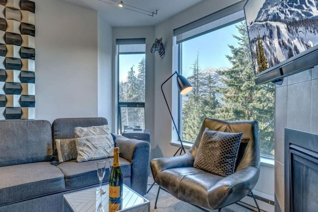 Ski-in-out, Pool, Hot Tub, Sauna Apartment Whistler