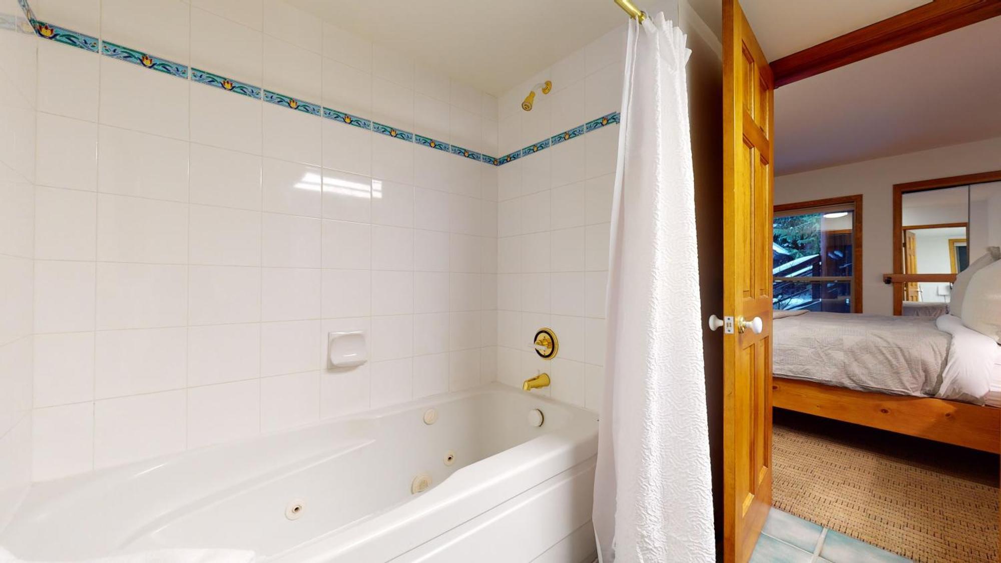 In And Out 2br With Hot Tub By Harmony Vacations