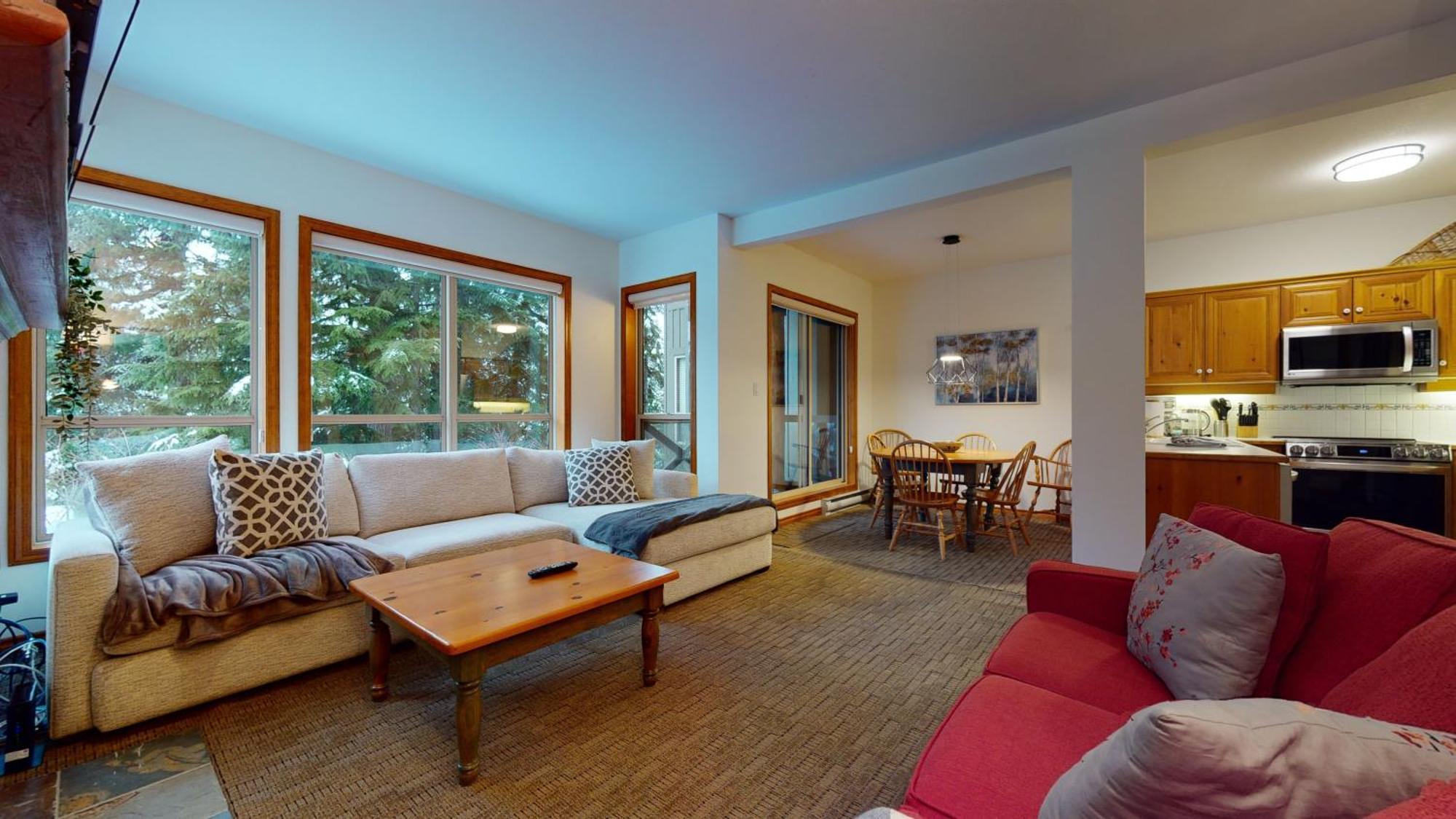 In And Out 2br With Hot Tub By Harmony Vacations Whistler