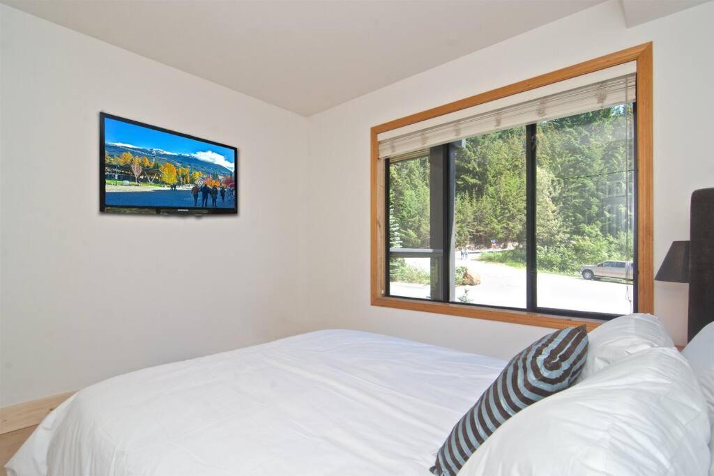 Apartment Powderhorn By Blackcomb Vacation