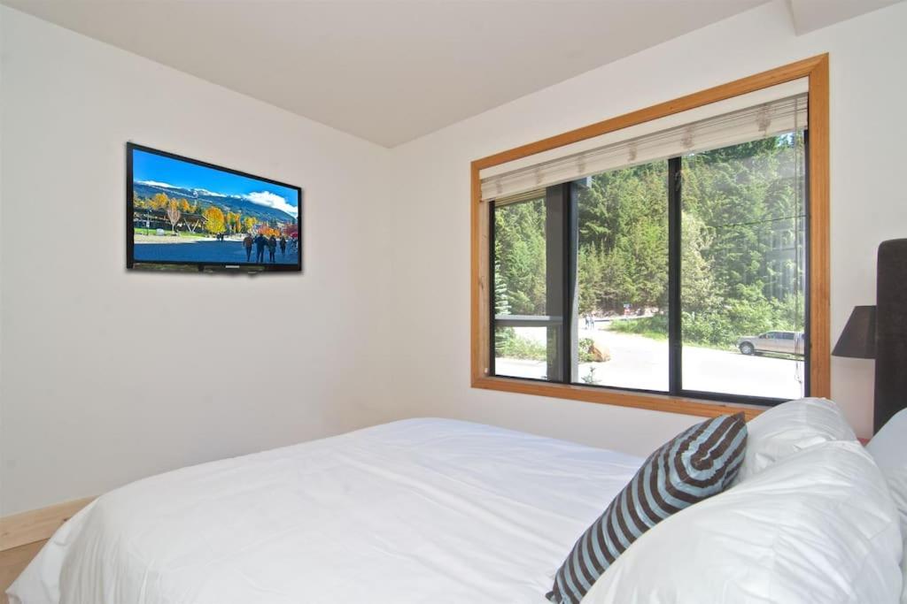 Apartment Powderhorn By Blackcomb Vacation