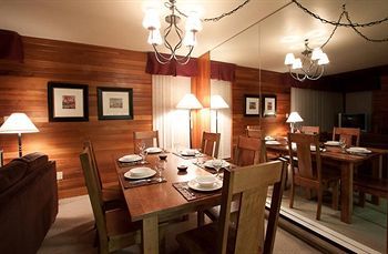 Whiski Jack Creekside Apartment