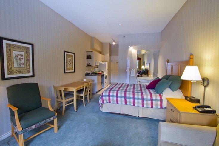 Pinnacle Hotel 3*