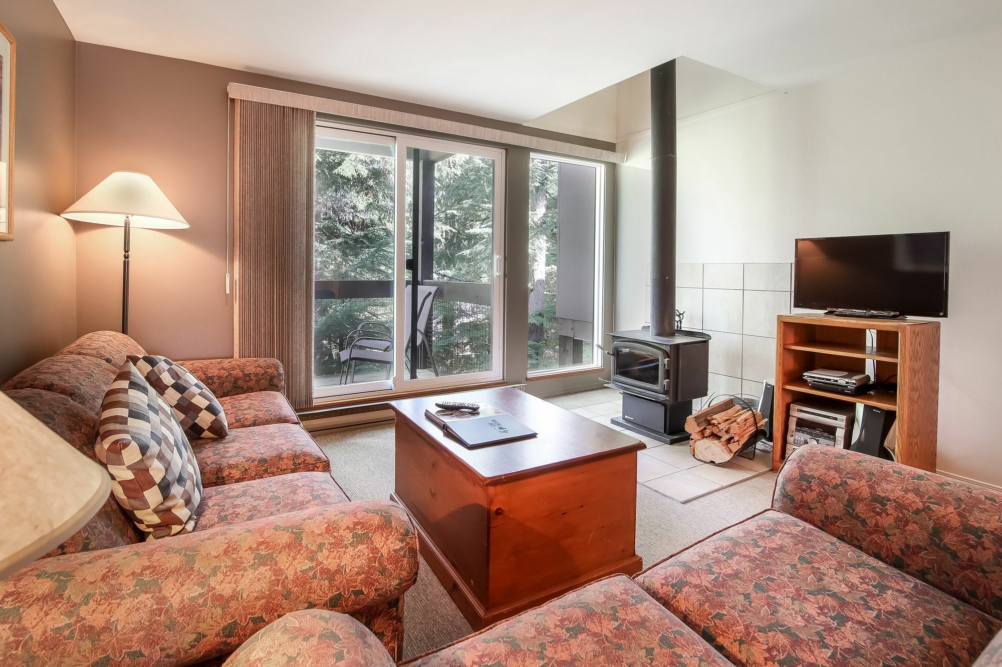 Whiski Jack Creekside Apartment