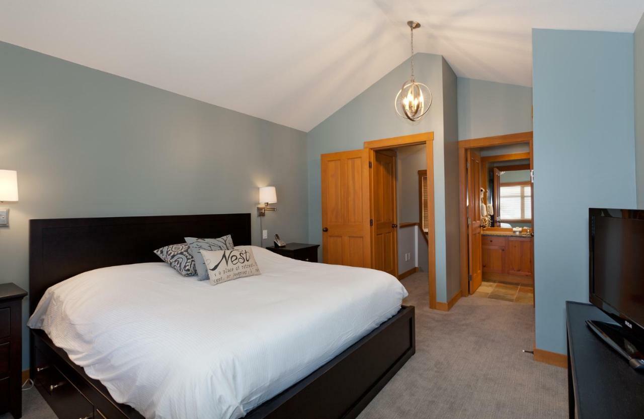 Beautifully Renovated, Fantastic Views In Out 3 Beds - Mountain Star * Whistler