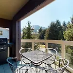 Spectacular Location With Pool And Hot Tub By Harmony Whistler