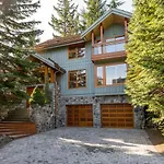 Luxury 5 Bedroom Blueberry Chalet