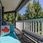 Panoramic Views From This Gorgeous 2 Bed Property - Village Location