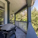 Panoramic Views From This Gorgeous 2 Bed Property - Village Location