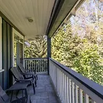 Panoramic Views From This Gorgeous 2 Bed Property - Village Location