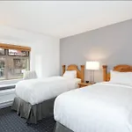 Ski In/Out 2 Bedroom Condo W/ Pool, Jacuzzi, Parking