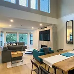 3Br Stunning Recently Renovated Condo By Harmony Whistler