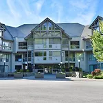 Elegant Ski In Ski Out Condo By Harmony Whistler