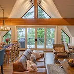Pinnacle Ridge 36 - Ski In Ski Out, Newly Renovated, Private Hot Tub, Wood Fireplace