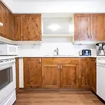 Fitzsimmons B - Private Sauna, Located In The Heart Of Whistler Village