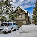 Pinnacle Ridge 34 - Ski In Ski Out, Private Hot Tub, Recently Renovated, Gas Fireplace