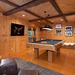Pinnacle Ridge 34 - Ski In Ski Out, Private Hot Tub, Recently Renovated, Gas Fireplace