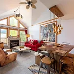Stunning 2Br W Pool, Hot Tub Walk To Everything!