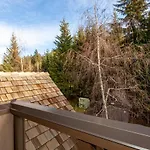 Painted Cliff 25 | Family-Sized Ski-In, Ski-Out Townhome W/ Shared Hot Tub & Log Fire