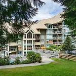 Woodrun Lodge 307 | Sleek Slopeside Unit W/ Pool, Hot Tub, & Heated Floors