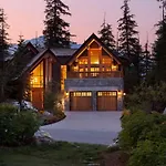 Kadenwood 2972 | Mountainside Ski Chalet With Hot Tub, Views, Pool Table & Outdoor Fireplace