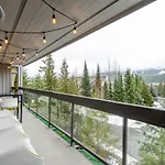 Newly Renovated! Spacious 3 Bedrooms Plus Enclosed Loft Bedroom And Tv Room!