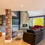 Renovated Lynx Property - Spacious 4 Bedroom With Private Balcony And Hot Tub!
