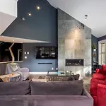 Renovated Lynx Property - Spacious 4 Bedroom With Private Balcony And Hot Tub!